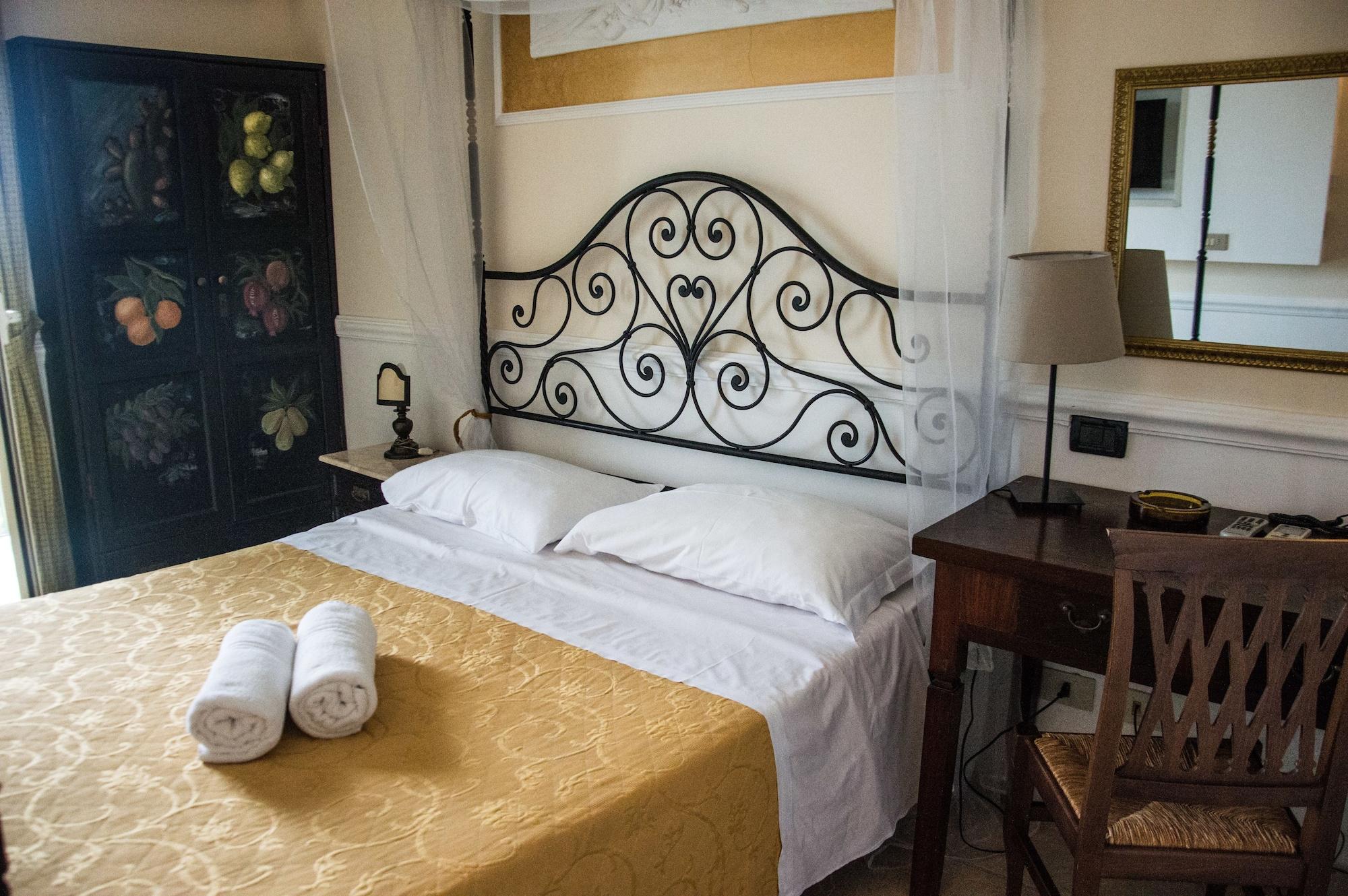 Hotel & Apartments Villa Linda Giardini-Naxos Kültér fotó