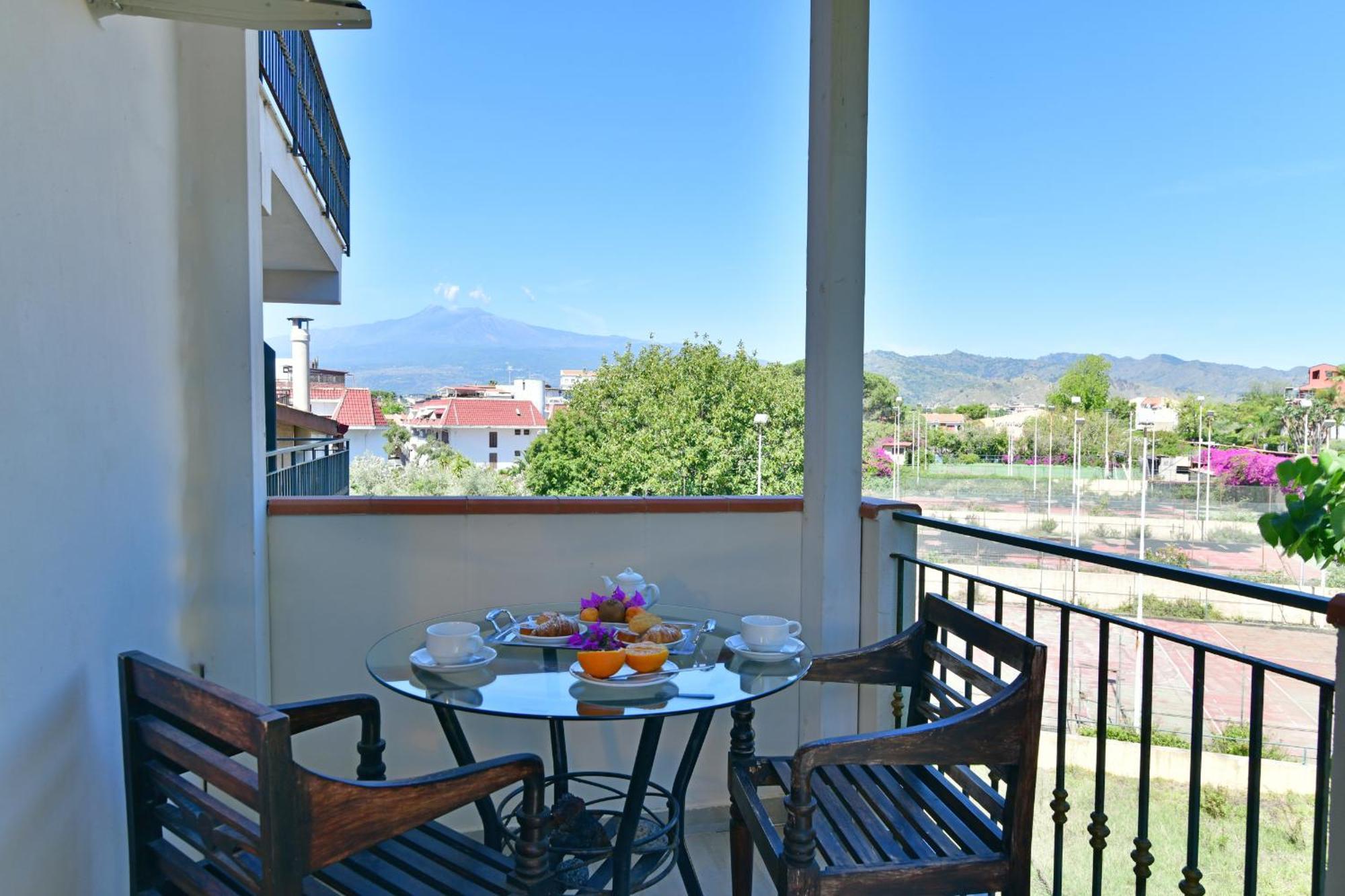 Hotel & Apartments Villa Linda Giardini-Naxos Kültér fotó